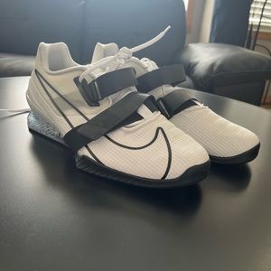 Brand new Nike romaleos 4